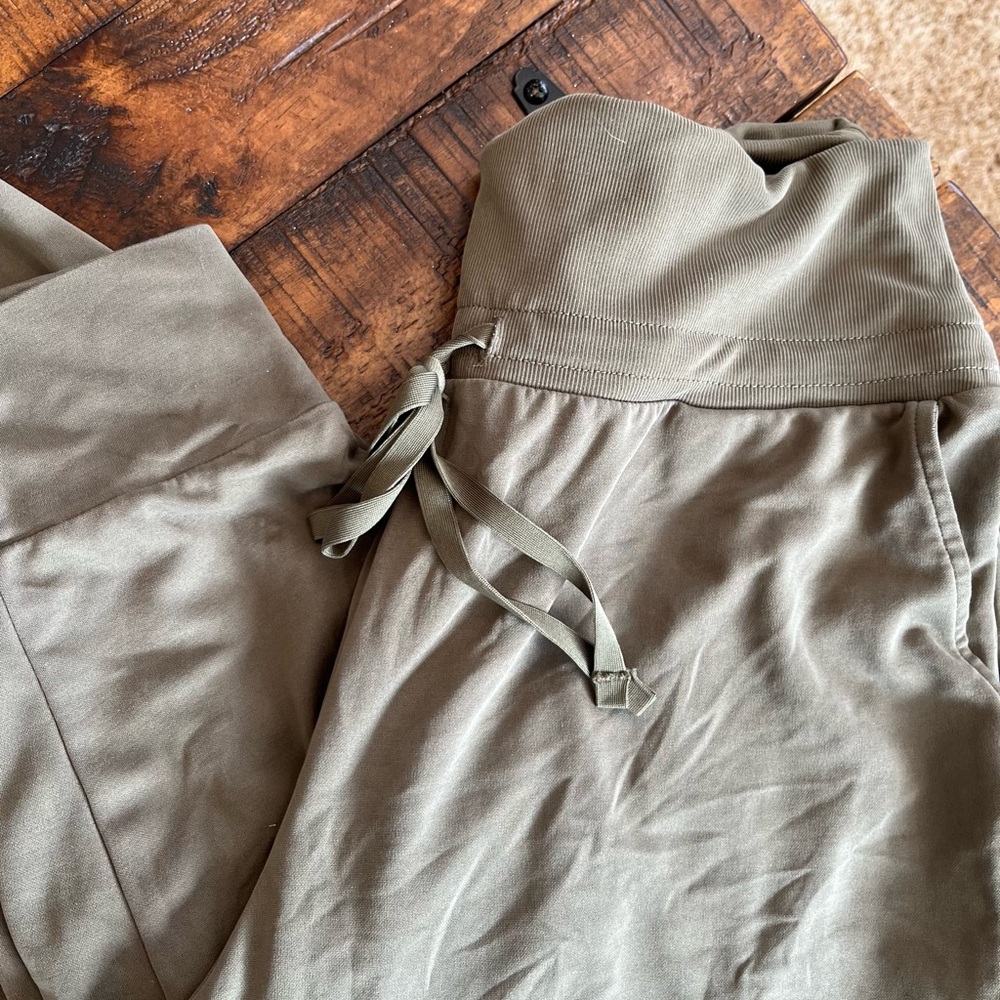 Fabletics Olive Green athletic set - Picture 7 of 11